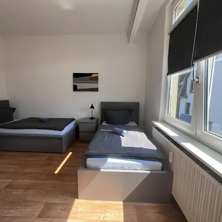 Neumuenster, Fabrikstrasse 2og Apartman *
